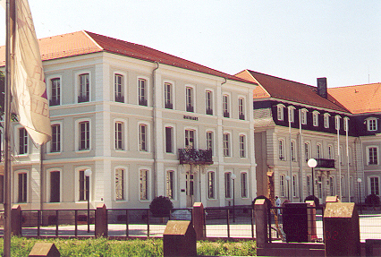 Zwei Rathaus.jpg